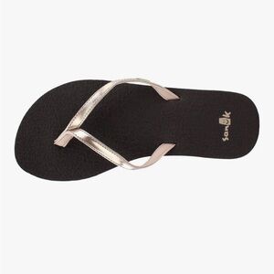 Sanuk Gold sandals flip flops women’s size 6